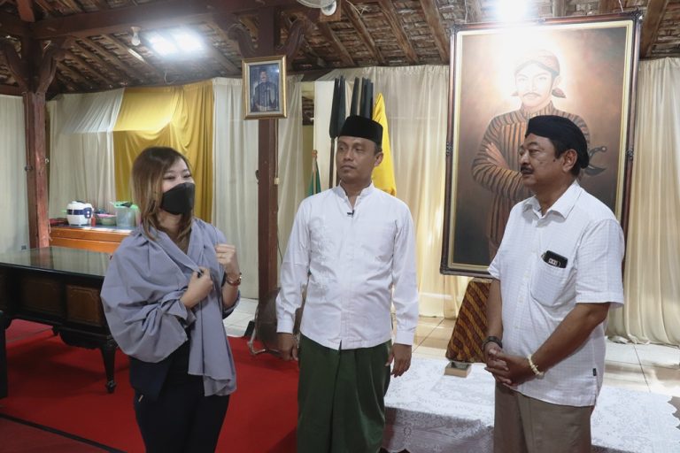 DIALOG PROAKTIF: Wisata Religi Ungkit Perekonomian Jateng