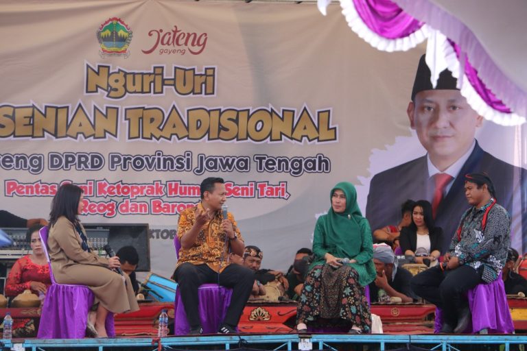 MEDIA TRADISIONAL: Tari Reog dan Barongan, Kekayaan Budaya Blora