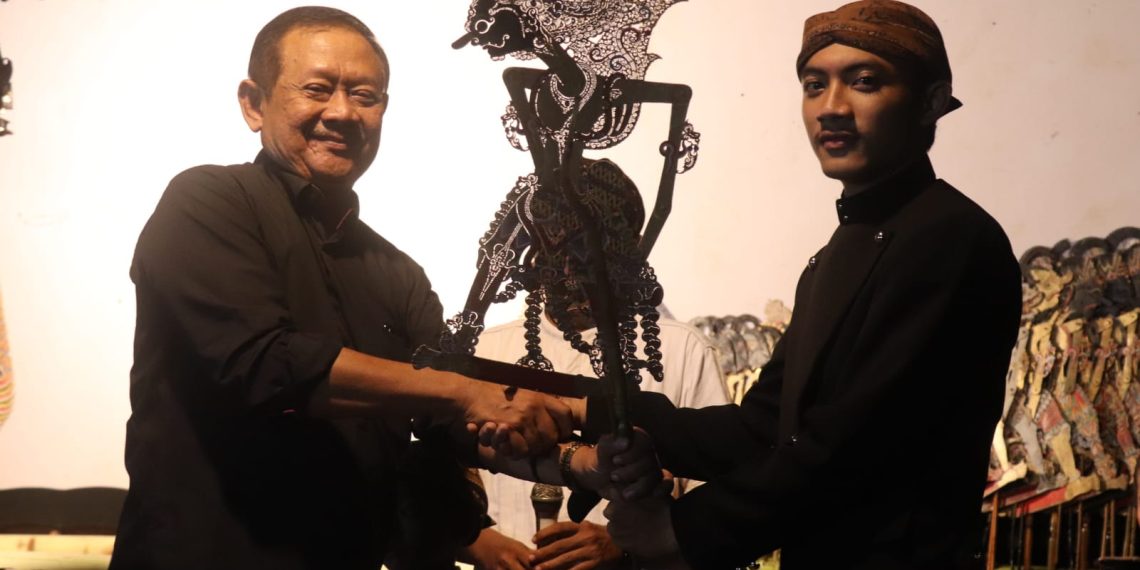 MEDIA TRADISIONAL: Abu Nafi Dorong Dalang Cilik Terus Berkarya