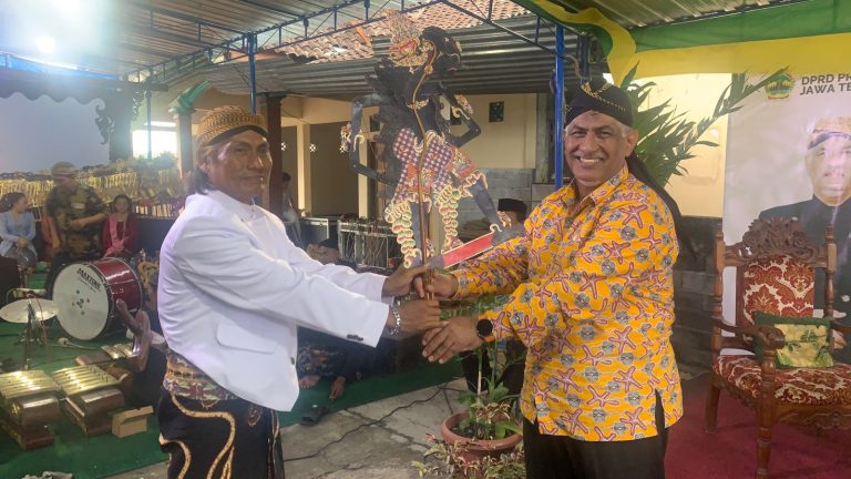 MEDIA TRADISIONAL: Wayang Telah Menjadi Identitas Nasional