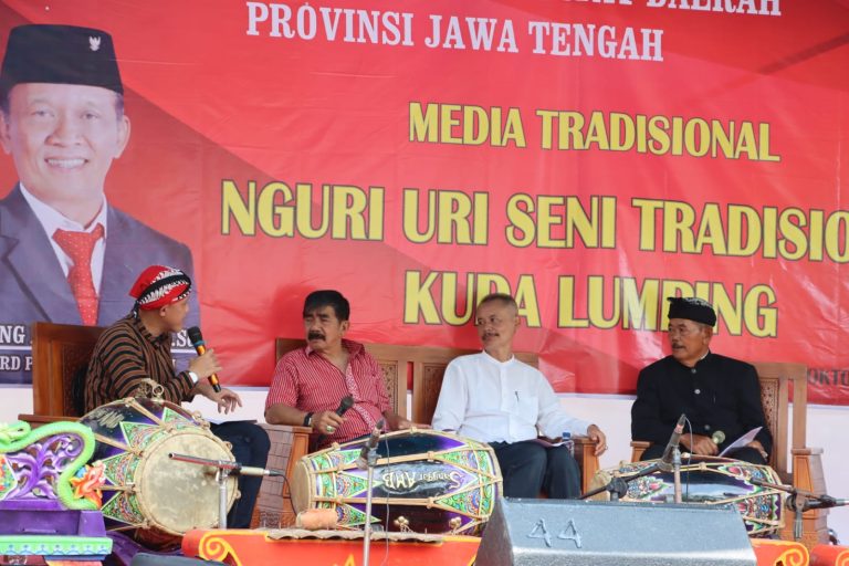MEDIA TRADISIONAL: Kesenian Kuda Lumping Ada di Setiap Kecamatan