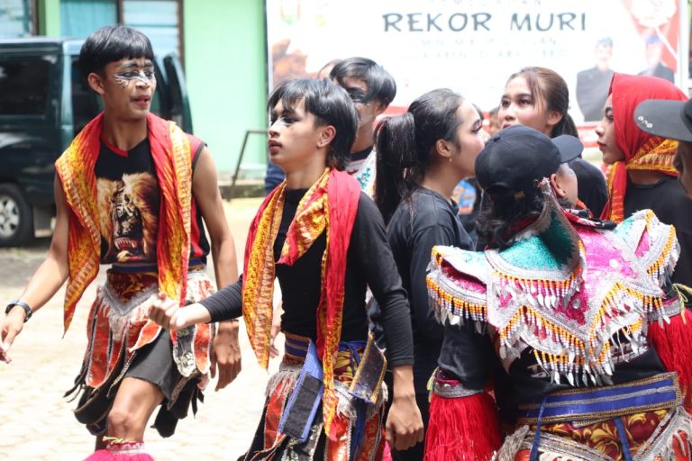 MEDIA TRADISIONAL: Seni Gedruk, Tarian Buto yang Berkembang di Kaliwungu