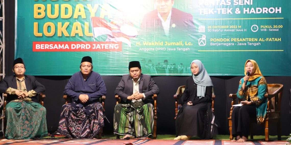 MEDIA TRADISIONAL: Jaga & Lestarikan Seni Tek Tek