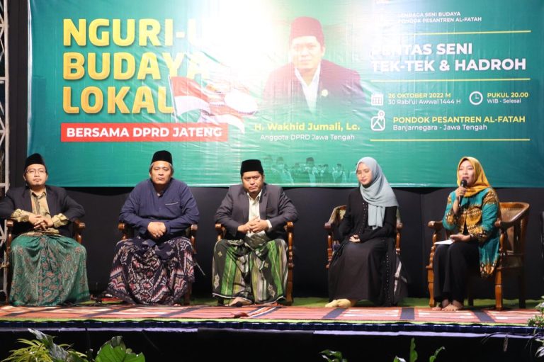 MEDIA TRADISIONAL: Jaga & Lestarikan Seni Tek Tek