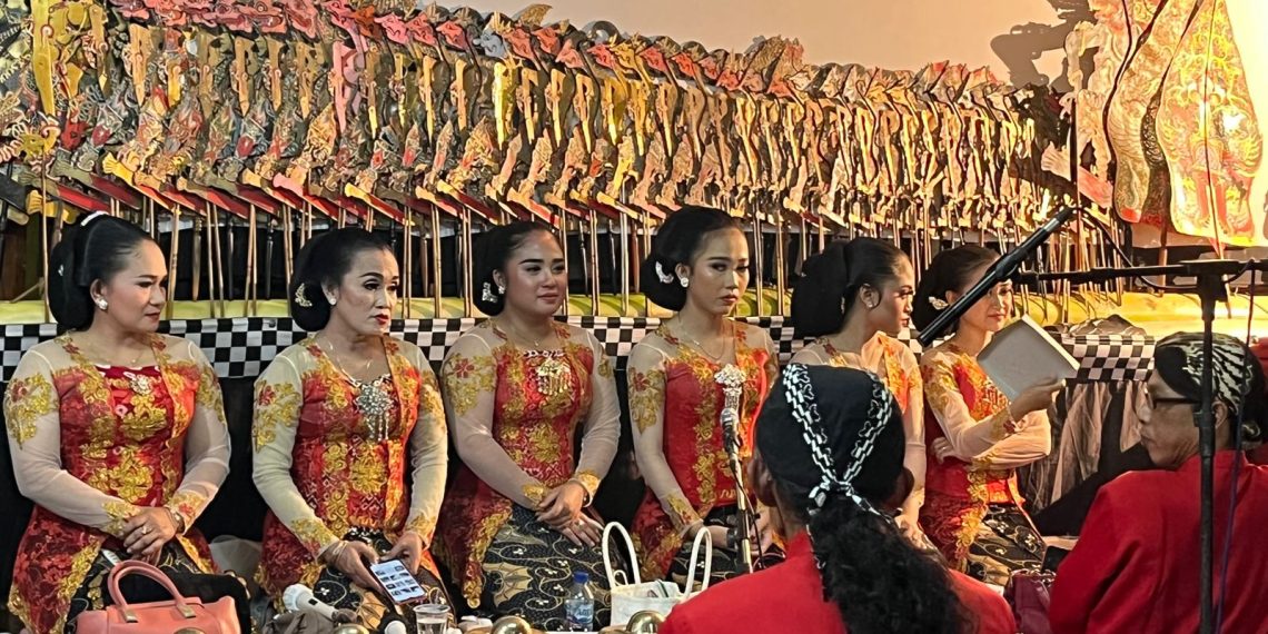 MEDIA TRADISIONAL: Warga Cilacap Masih Gandrungi Wayang Kulit