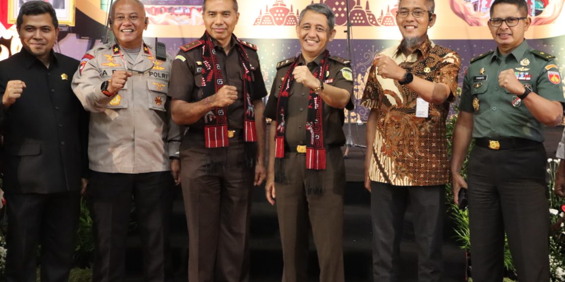 Pimwan Hadiri Pisah Sambut Kajati Jateng