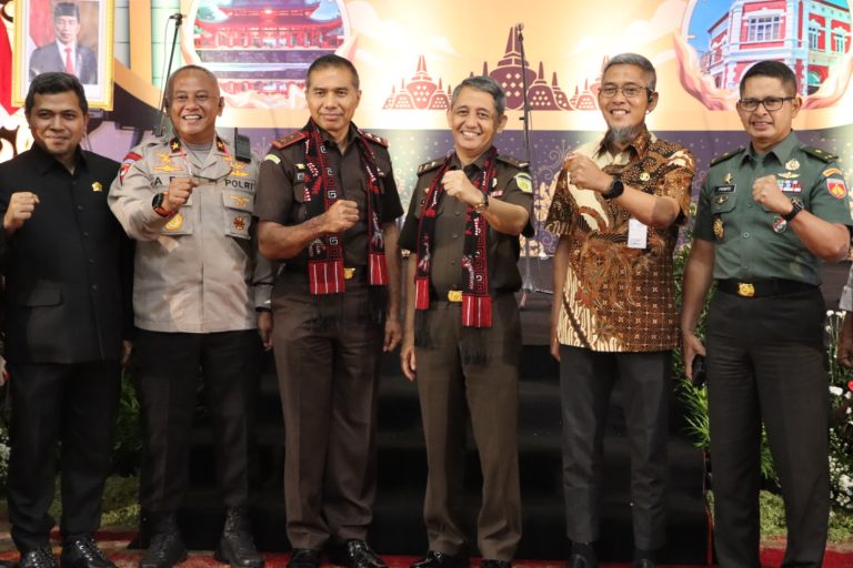 Pimwan Hadiri Pisah Sambut Kajati Jateng