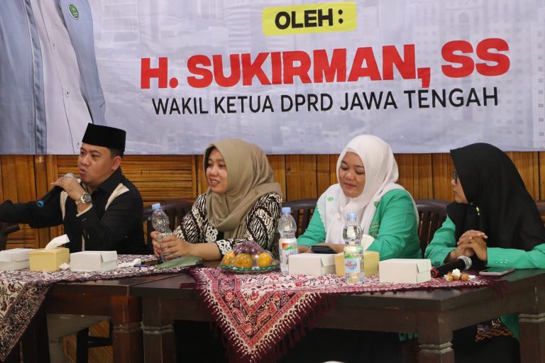 SOSIALISASI NON-PERDA: Pentingnya Perempuan Terjun ke Politik