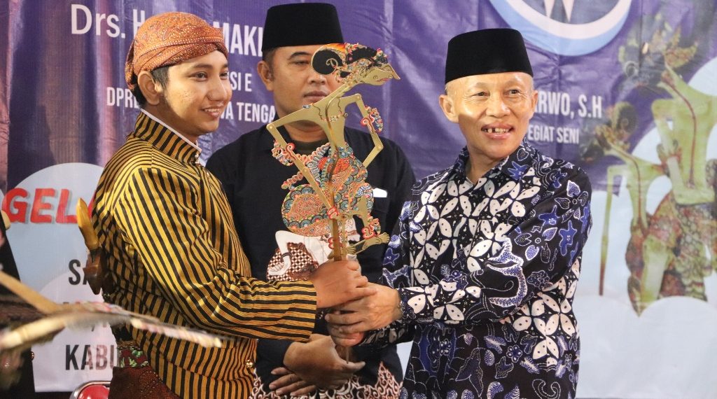 MEDIA TRADISIONAL : Wayang Tetap Memikat Warga Banjarnegara