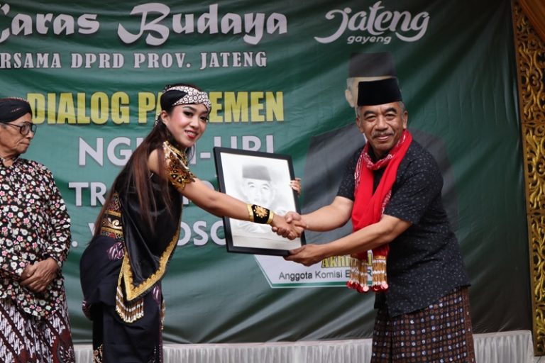MEDIA TRADISIONAL: Tari Kuda Kepang dan Topeng Jadi Suguhan Hiburan Wringinanom