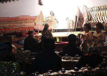 MEDIA TRADISIONAL: Gelar Wayangan untuk Warga Tlogowulung Kebumen