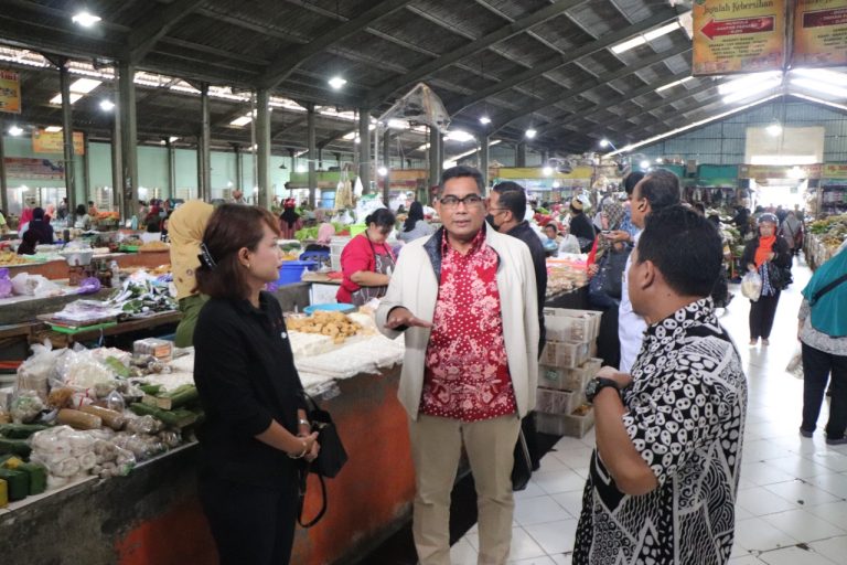 Komisi B Gelar Pemantauan Harga Sembako di Pasar Bandarharjo
