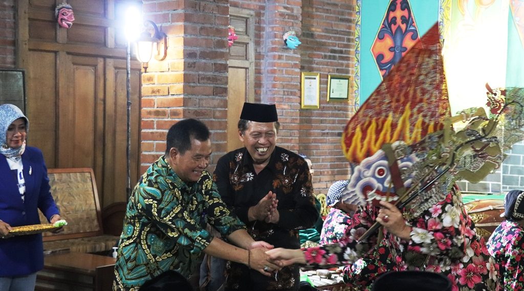 MEDIA TRADISIONNAL: Pelestarian Seni Budaya Wujud Cinta Tanah Air