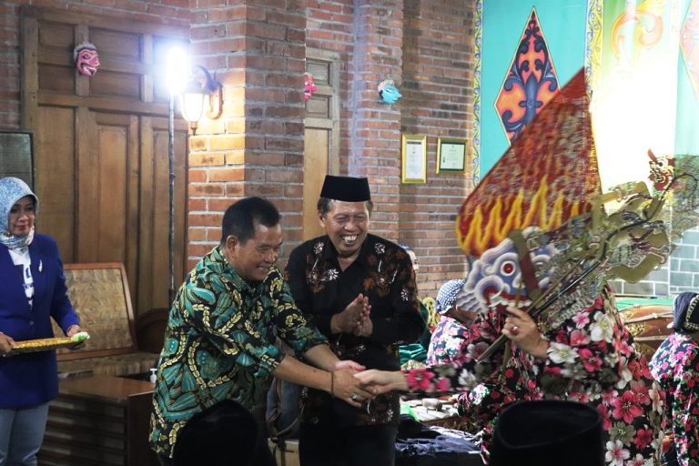 MEDIA TRADISIONNAL: Pelestarian Seni Budaya Wujud Cinta Tanah Air