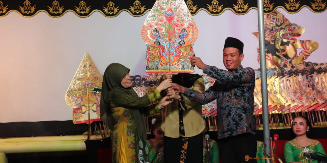 MEDIA TRADISIONAL : Wayang Kulit, Kesenian Paling Digemari di Kebumen