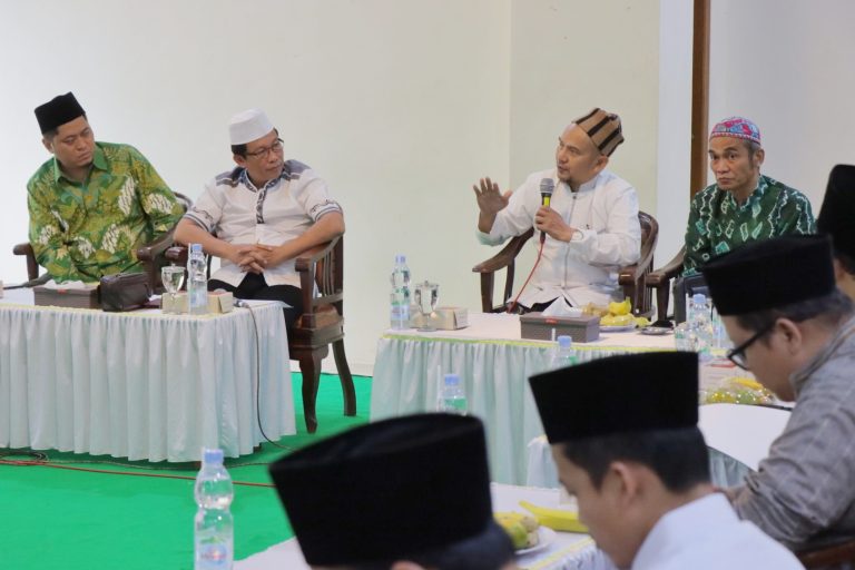 Pansus Diskusi soal Raperda Pesantren ke Ponpes Lirboyo Kediri