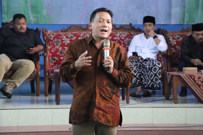 MEDIA TRADISIONAL: Melestarikan Tarian Kubro Siswo