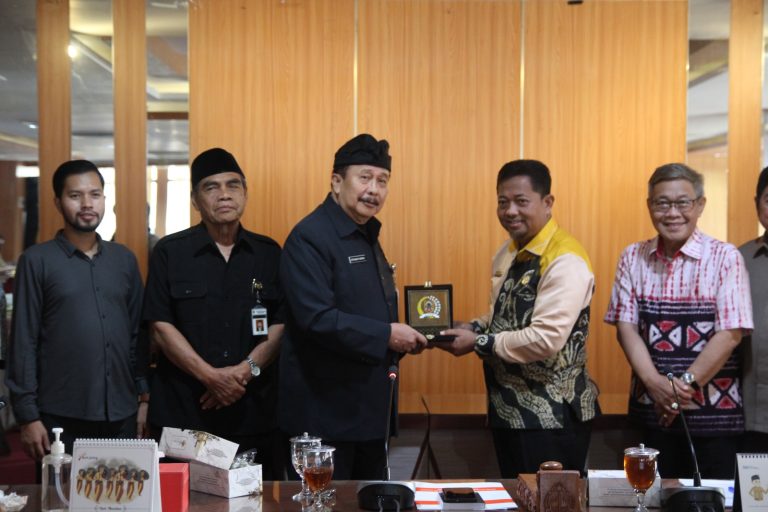 DPRD Kalsel ‘Belajar’ Tatib ke Gedung Berlian