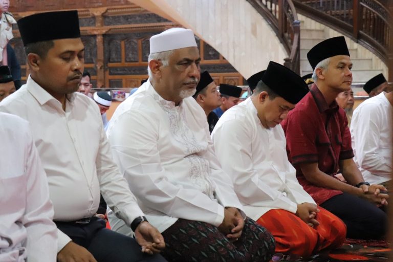 DPRD Jateng Gelar Salat Tarawih di Gedung Berlian