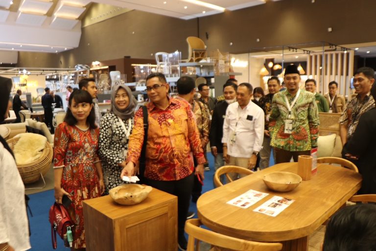 Komisi B Dukung Pengembangan Industri Mebel