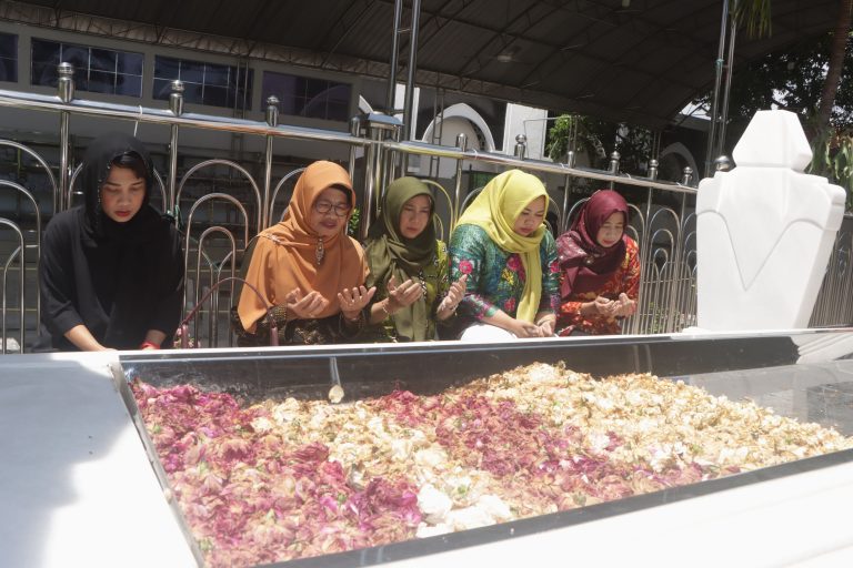 Pengelolaan Makam Sunan Ampel Jadi Contoh Tata Kelola Wisata Religi di Jateng