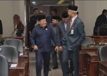 RAPAT PARIPURNA: Persetujuan LKPj Gubernur 2022