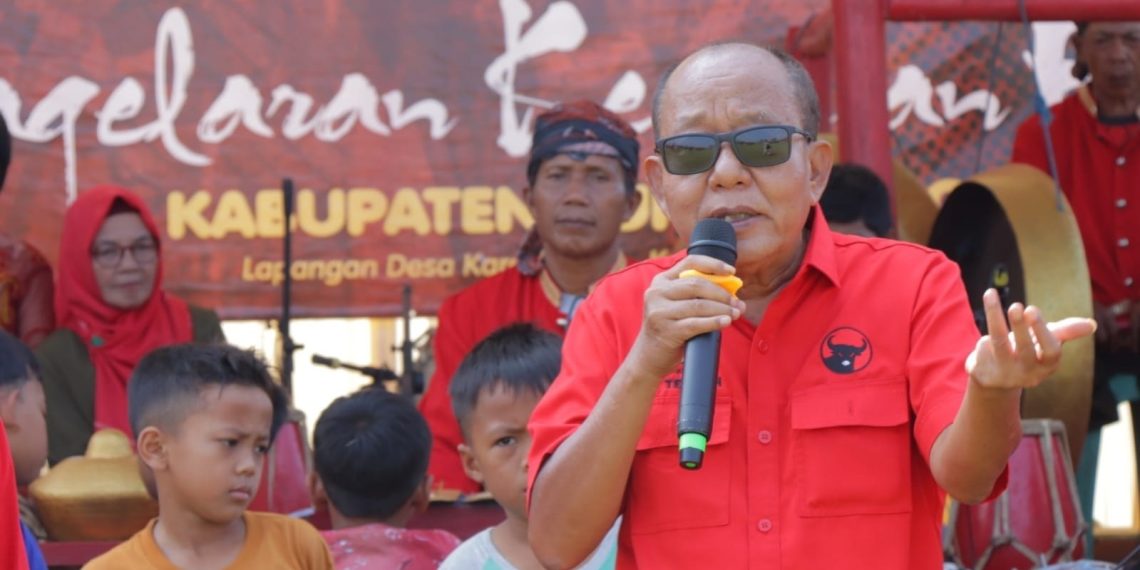 MEDIA TRADISIONAL : Kesenian Ebeg Banyumasan Harus Dilestarikan