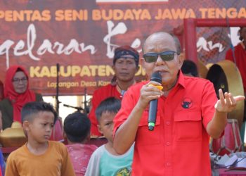 MEDIA TRADISIONAL : Kesenian Ebeg Banyumasan Harus Dilestarikan