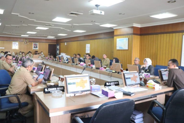 RAPAT KERJA: Perbaikan RTLH, Listrik Murah & Pamsimas Penuhi Target 2022