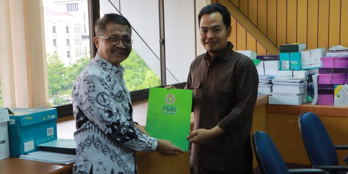 Komisi E Dukung PGRI Tuntaskan Nasib Guru Honorer