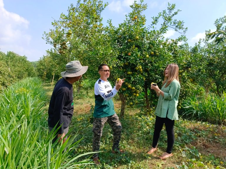 DIALOG PROAKTIF: M Zen Hidup Sambangi Petani dan Dampingi Guru Swasta