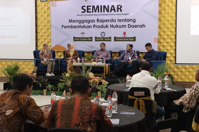 SEMINAR: Menggagas Raperda Pembentukan Produk Hukum Daerah