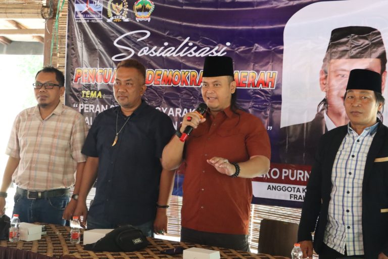 PENGUATAN DEMOKRASI PANCASILA: Peran Masyarakat Tangani Konflik Sosial