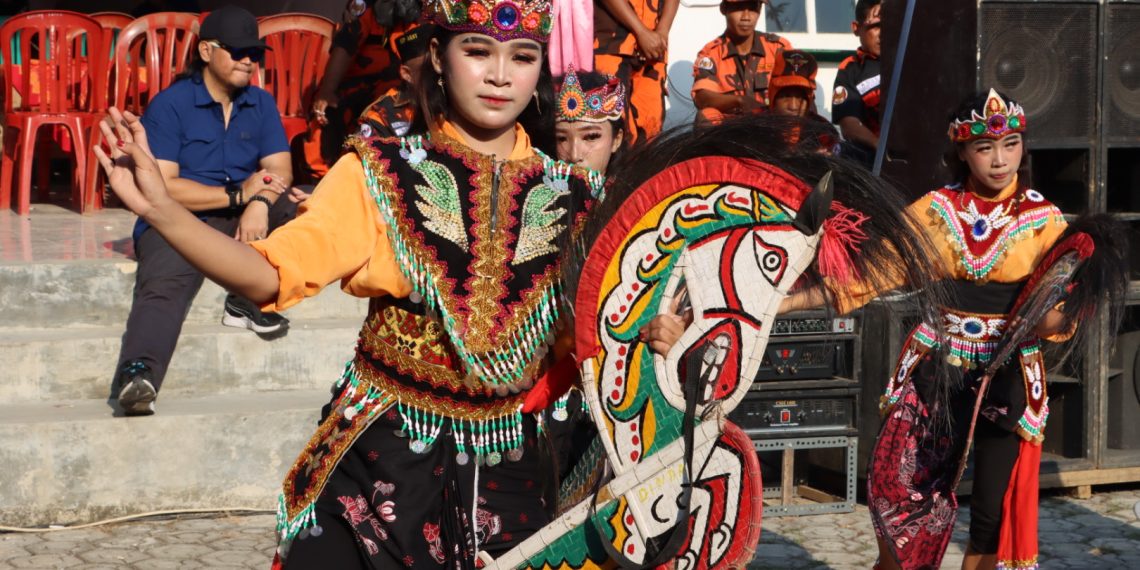 MEDIA TRADISIONAL: Bersama Lestarikan Kuda Kepang Khas Sumogede Kebumen