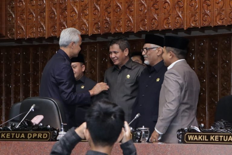 RAPAT PARIPURNA: Pengumuman Akhir Masa Jabatan Gubernur 2018-2023