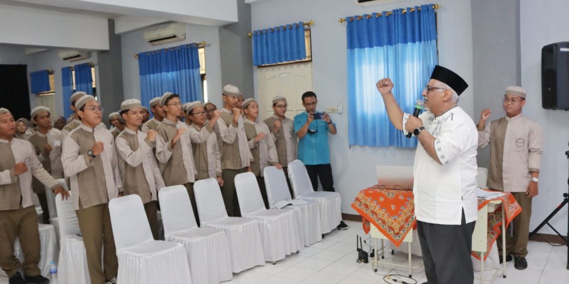 WAKIL RAKYAT MENGAJAR: Pendidikan Politik di SMA Islam Diponegoro Solo