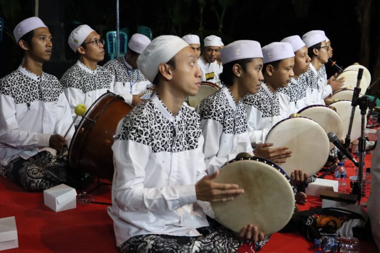 MEDIA TRADISIONAL: Malam Semarak Hadroh di Desa Pakuncen Purbalingga
