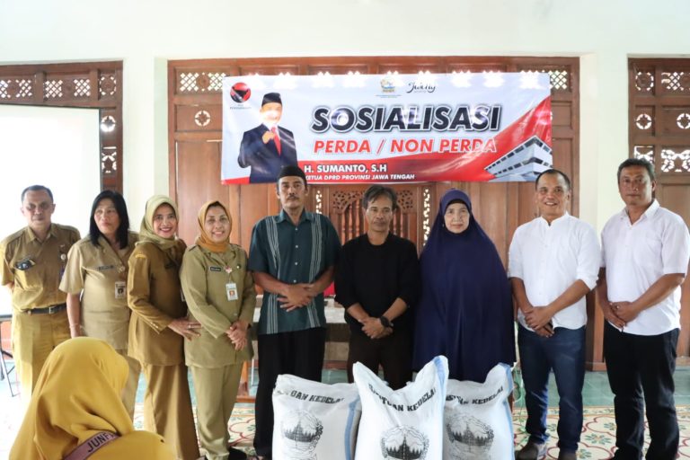 Sumanto Bagikan 146 Karung Kedelai