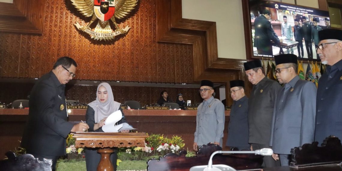 RAPAT PARIPURNA: Penandatanganan Perubahan KUA PPAS 2023