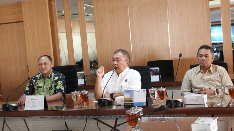 Mahasiswa FEB Undip Berkunjung ke DPRD Jateng