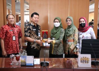 Puluhan Siswa SMA 5 Sambangi Gedung Berlian