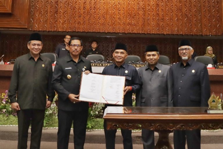 RAPAT PARIPURNA: Nota Kesepakatan KUA & PPAS APBD 2024