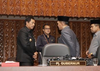 RAPAT PARIPURNA: Tanggapan Gubernur atas PU Fraksi terhadap Raperda APBD 2024