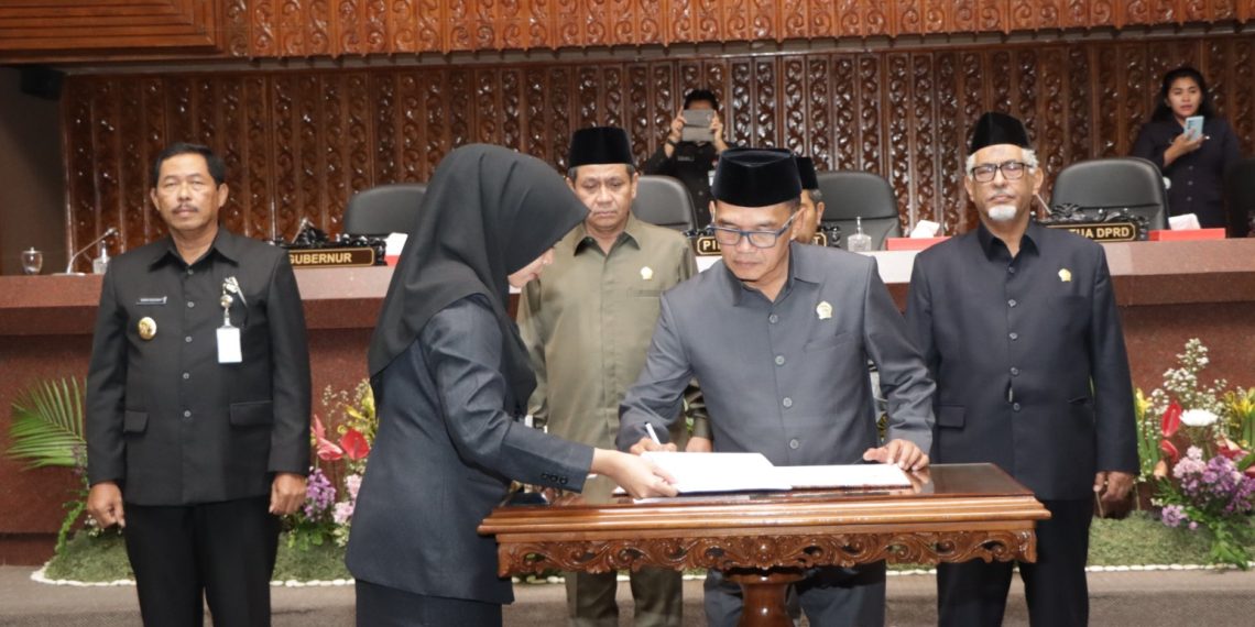 RAPAT PARIPURNA: Persetujuan Raperda APBD Jateng 2024