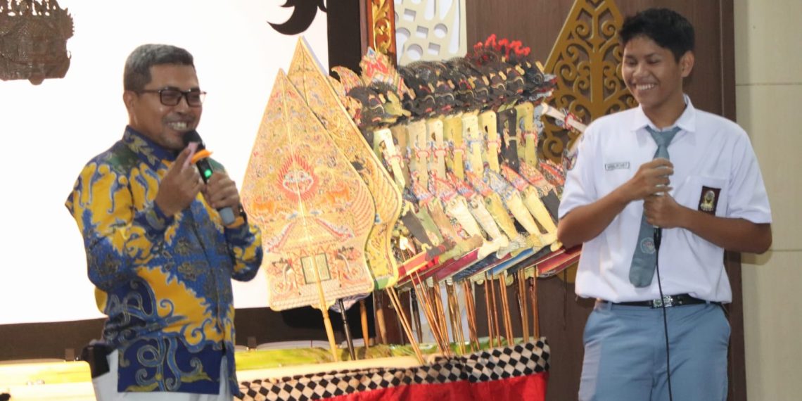 WAKIL RAKYAT MENGAJAR: Siswa Perlu Terlibat dalam Pembangunan Daerah & Pelestarian Budaya