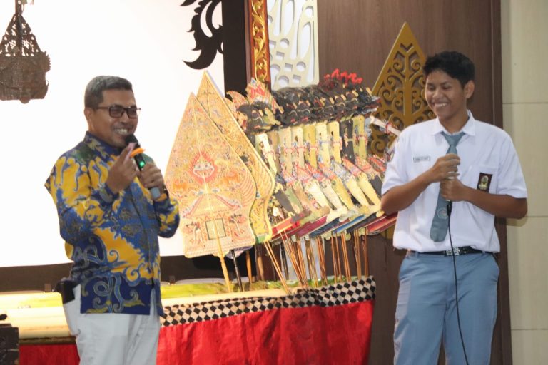 WAKIL RAKYAT MENGAJAR: Siswa Perlu Terlibat dalam Pembangunan Daerah & Pelestarian Budaya