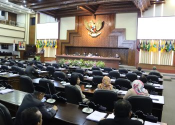 RAPAT PARIPURNA: Laporan Bapemperda tentang Propemperda