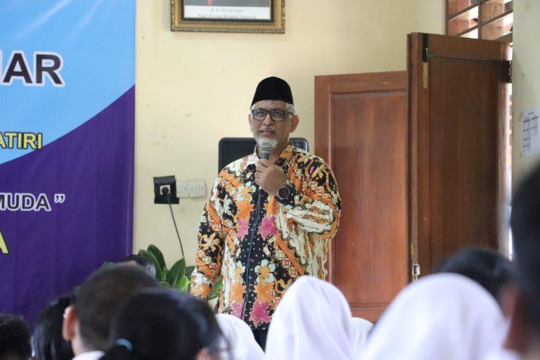 WAKIL RAKYAT MENGAJAR: Sambangi SMA 9 Solo, Ajarkan Politik & 4 Pilar Kebangsaan