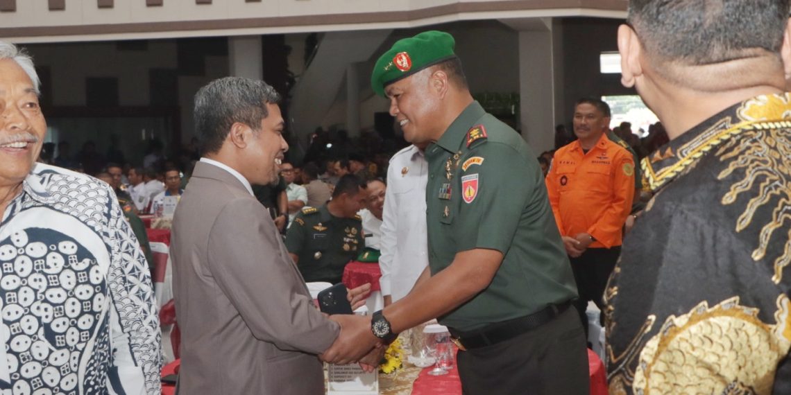 Ferry Wawan Hadiri Pisah Sambut Pangdam IV Diponegoro