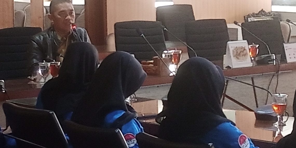 Pelajari Legislatif, MIPA Unnes Sambangi Gedung Berlian